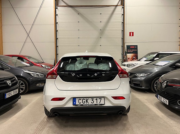 Volvo V40 4 of 5