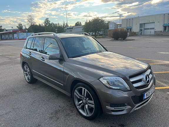 Mercedes-Benz GLK220 2 of 5