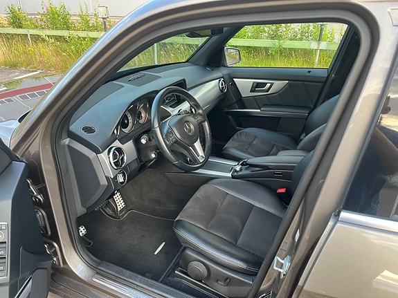 Mercedes-Benz GLK220 4 of 5