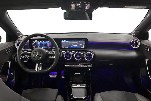 Mercedes-Benz CLA200 8 of 11
