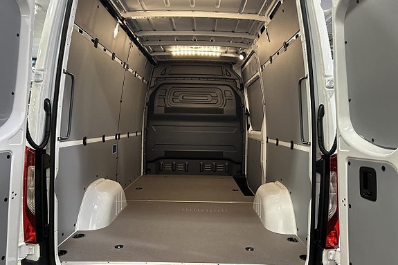 Mercedes-Benz Sprinter 319 14 of 16