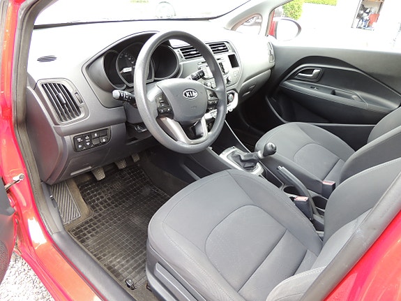 Kia Rio 4 of 5