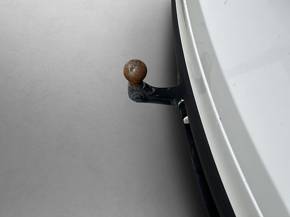 Tesla Model Y 10 of 30