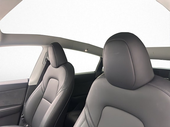 Tesla Model Y 14 of 30