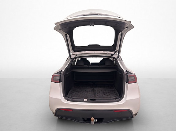 Tesla Model Y 11 of 30