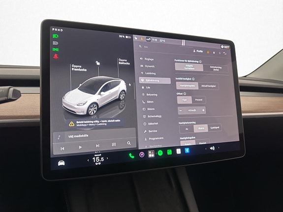 Tesla Model Y 23 of 30