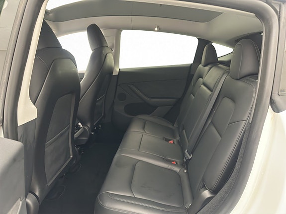 Tesla Model Y 27 of 30