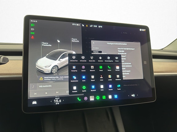 Tesla Model Y 26 of 30
