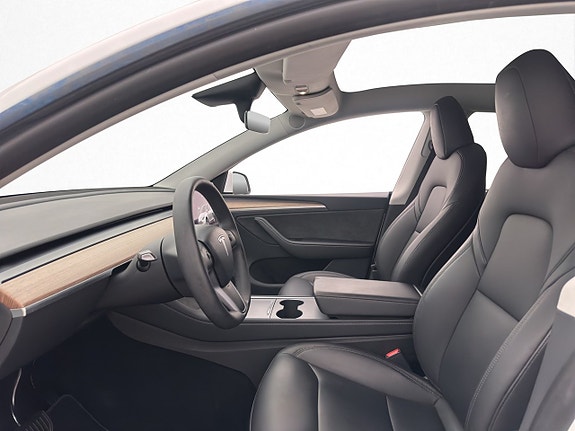 Tesla Model Y 13 of 30