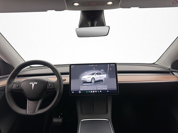Tesla Model Y 15 of 30