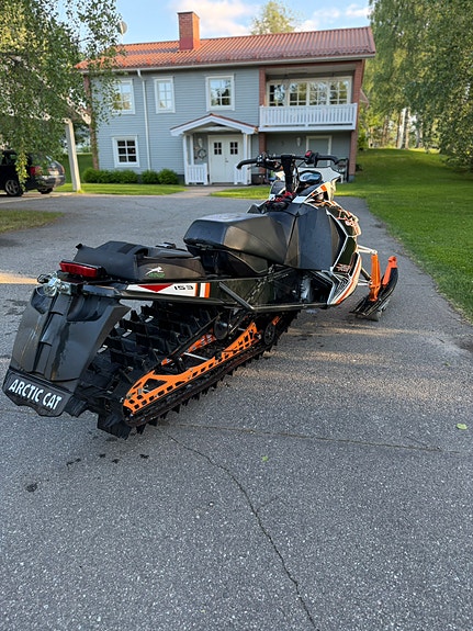 Arctic-cat M8000 LTD 2015 4 of 5