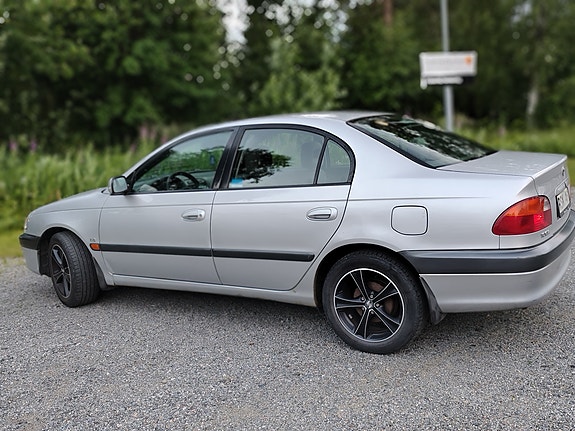 Toyota Avensis 2 of 7