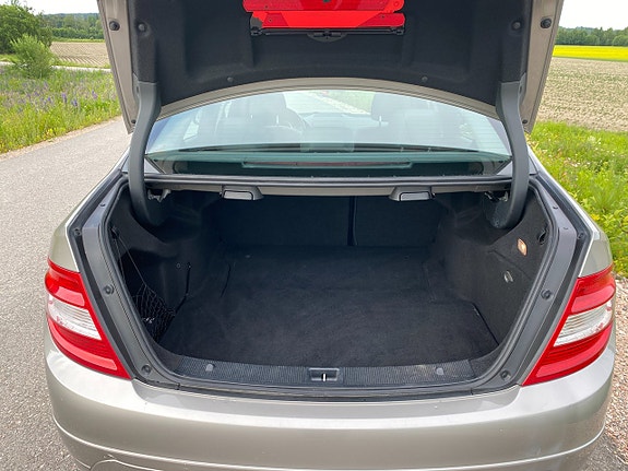 Mercedes-Benz C180 9 of 17