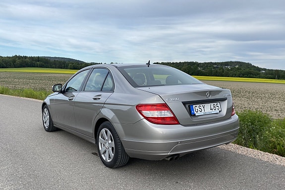Mercedes-Benz C180 3 of 5