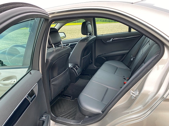 Mercedes-Benz C180 10 of 17
