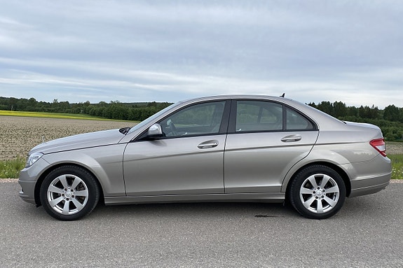 Mercedes-Benz C180 2 of 5