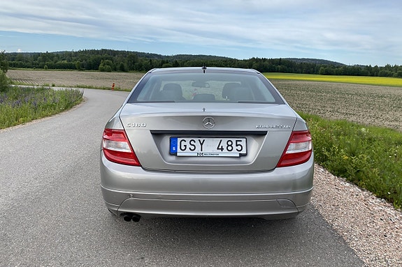 Mercedes-Benz C180 4 of 5
