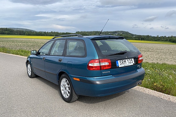 Volvo V40 3 of 5