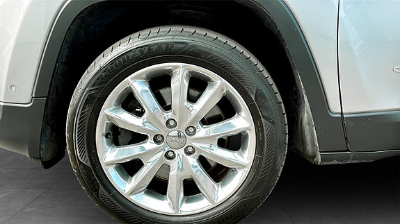 Jeep Cherokee 9 of 9