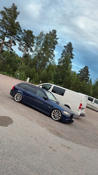 BMW 320d 3 of 5