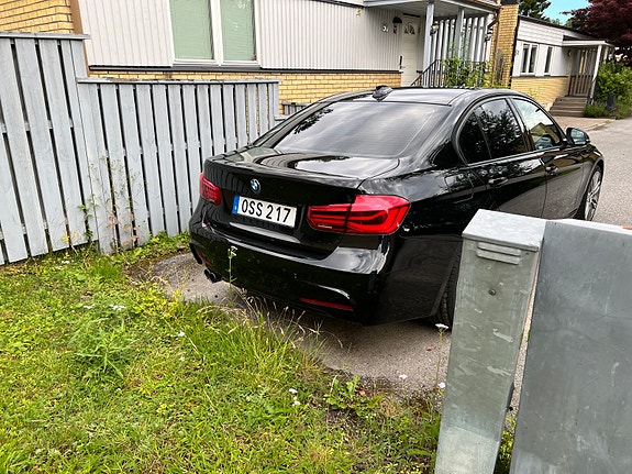BMW 330i 5 of 5