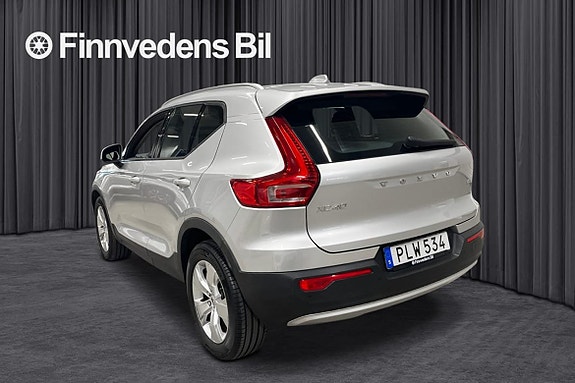 Volvo XC40 2 of 5