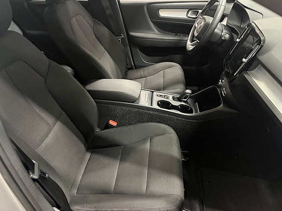 Volvo XC40 8 of 20