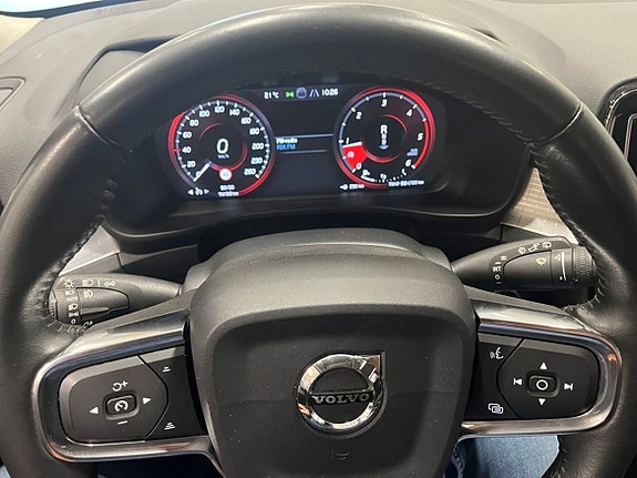 Volvo XC40 6 of 20