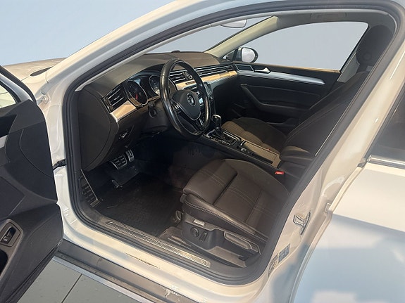 Volkswagen Passat Alltrack 7 of 18