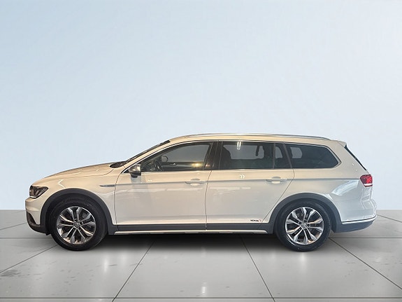 Volkswagen Passat Alltrack 4 of 18