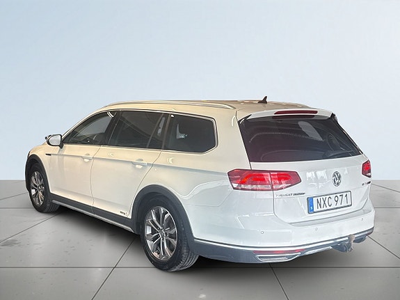 Volkswagen Passat Alltrack 5 of 18