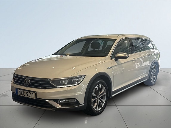 Volkswagen Passat Alltrack 16 of 18