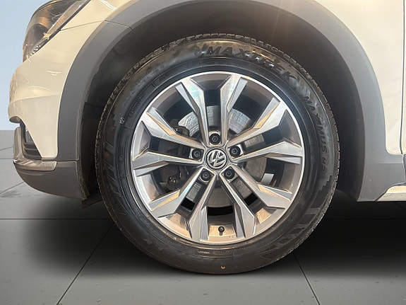 Volkswagen Passat Alltrack 14 of 18