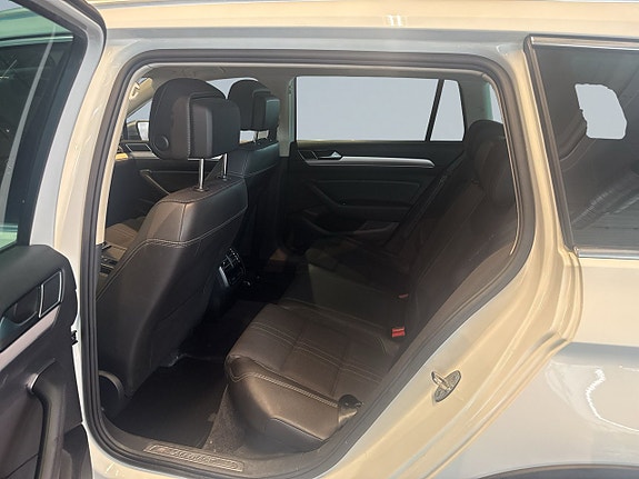 Volkswagen Passat Alltrack 13 of 18