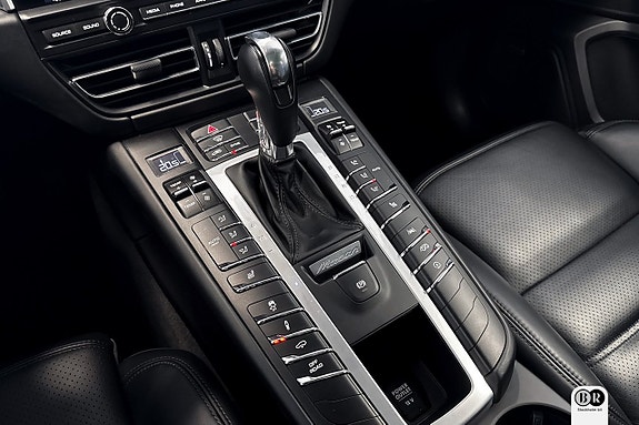 Porsche Macan GTS 15 of 23
