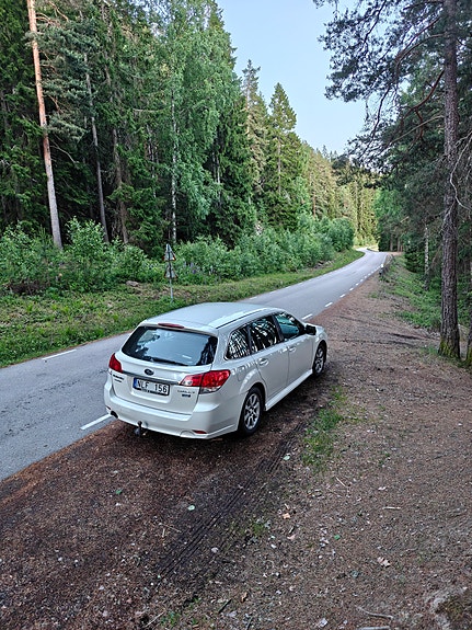 Subaru Legacy 2 of 7