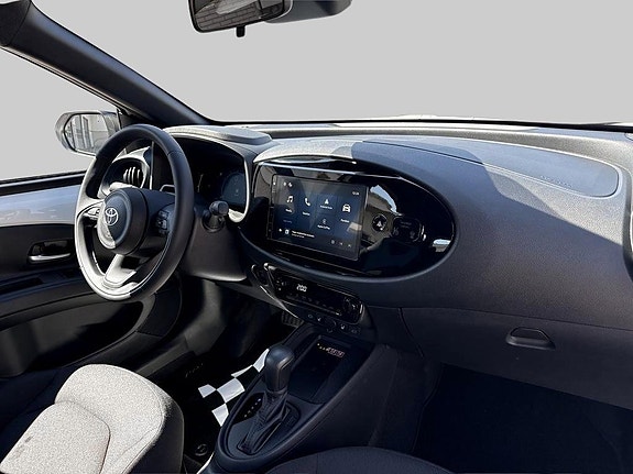 Toyota Aygo X 6 of 12