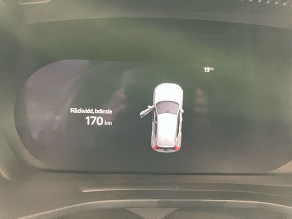 Volvo XC40 4 of 5