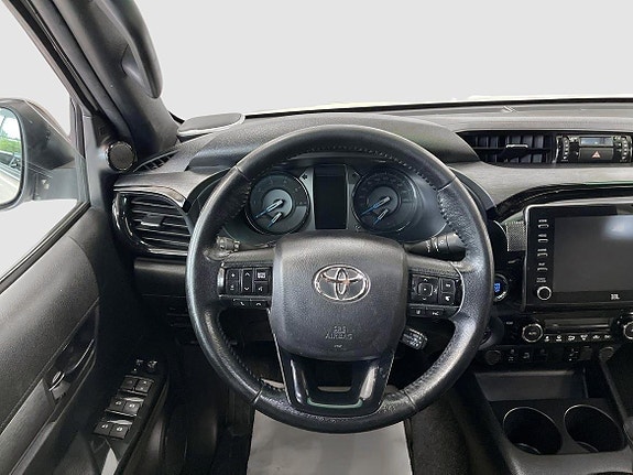 Toyota HiLux 14 of 20