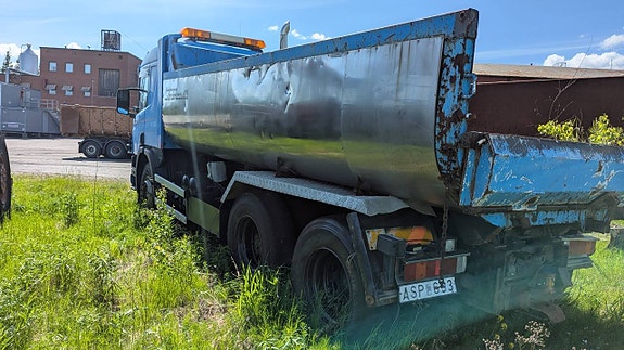 Scania P124GB 6x2 nymålad ram 3 of 12
