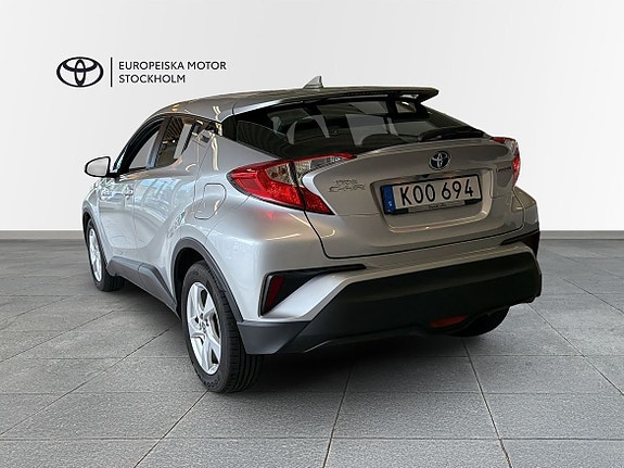 Toyota C-HR 2 of 5