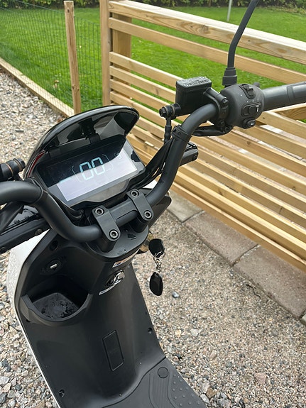 Lvneng LX04, LV electric scooters 15 of 16