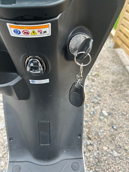 Lvneng LX04, LV electric scooters 9 of 16