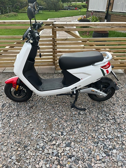 Lvneng LX04, LV electric scooters 2 of 16