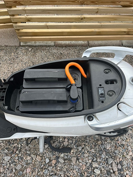 Lvneng LX04, LV electric scooters 13 of 16