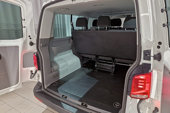 Volkswagen Caravelle 8 of 23