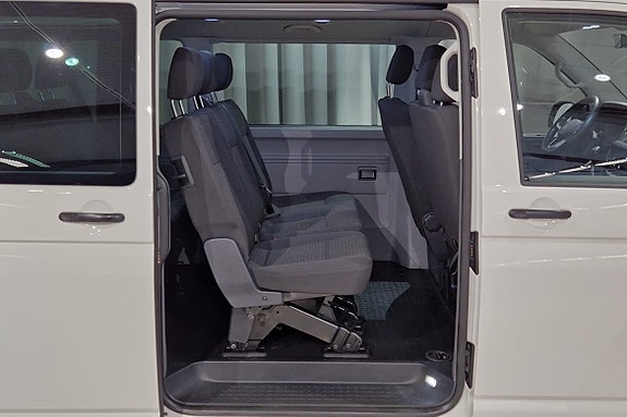 Volkswagen Caravelle 11 of 23