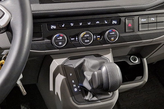 Volkswagen Caravelle 21 of 23