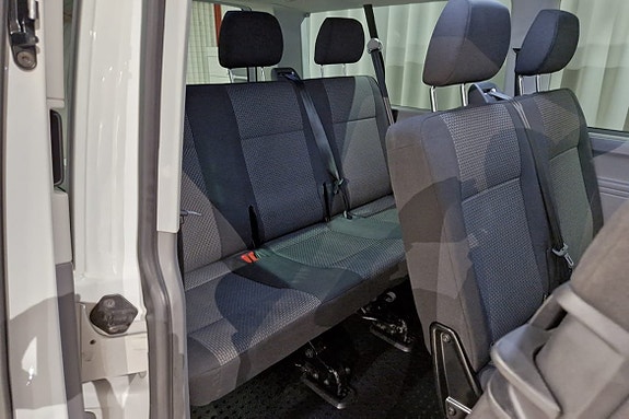 Volkswagen Caravelle 13 of 23