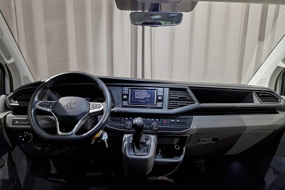 Volkswagen Caravelle 18 of 23